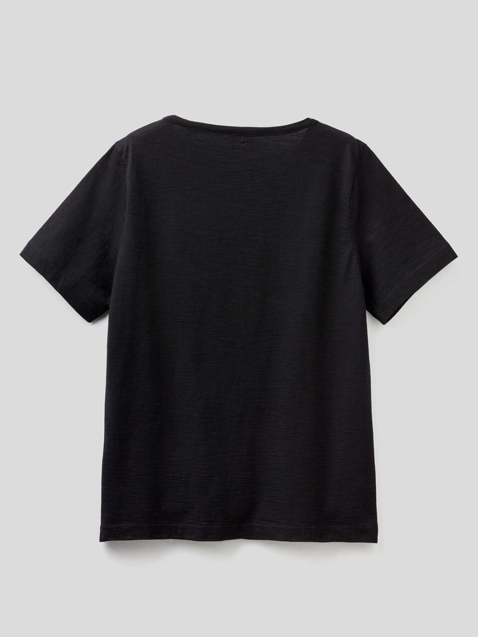 Camiseta lisa con bolsillo image number 2