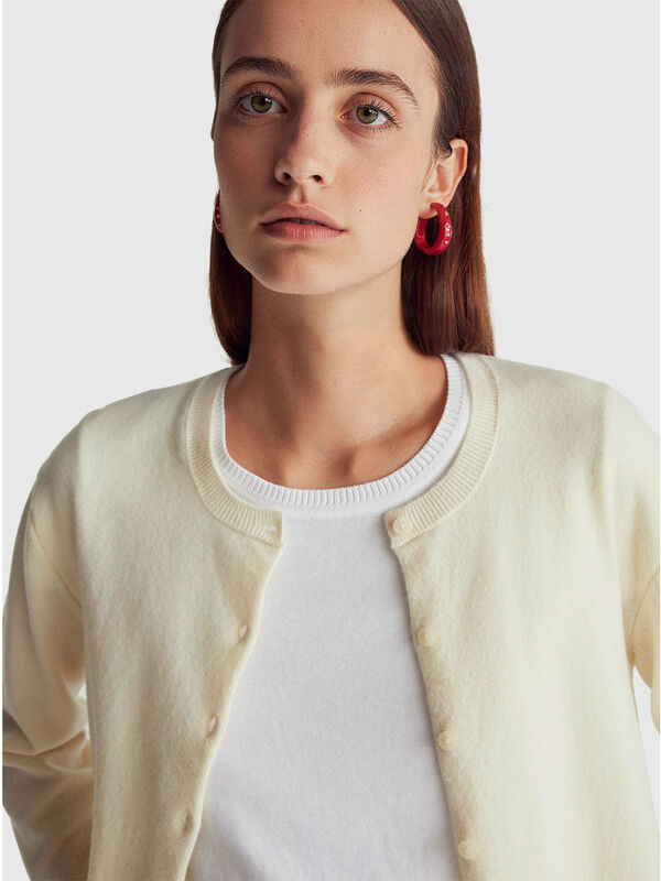 C&aacute;rdigan de cuello redondo color crema en pura lana merino Mujer