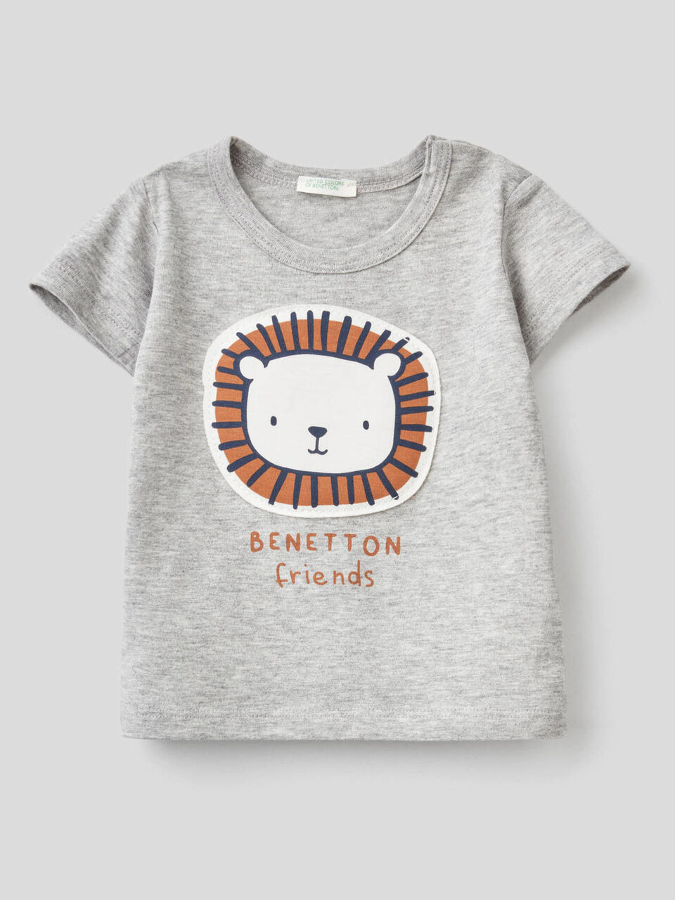 Camiseta con parche y estampado image number 1