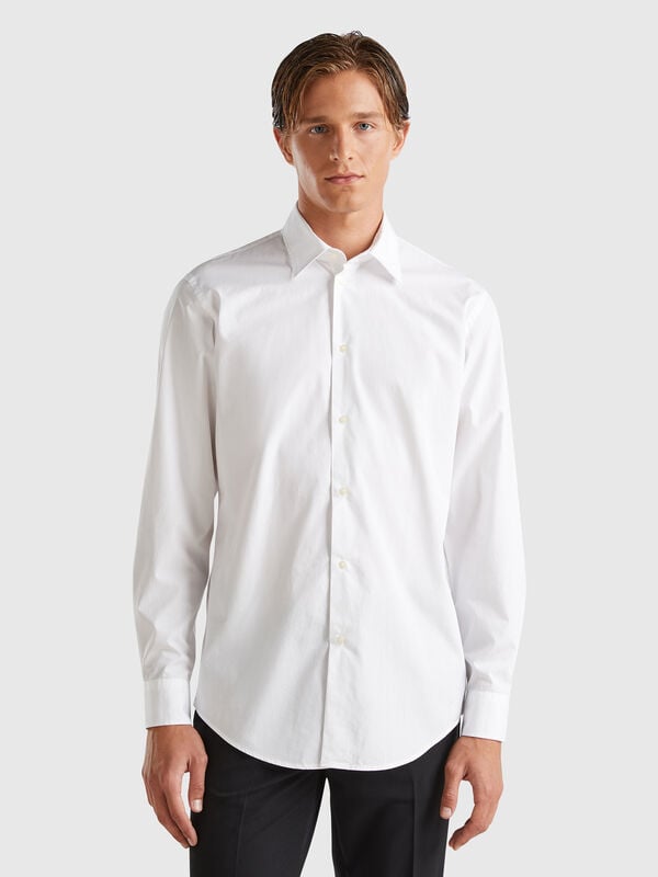 Camisa blanca de algodón . Hombre