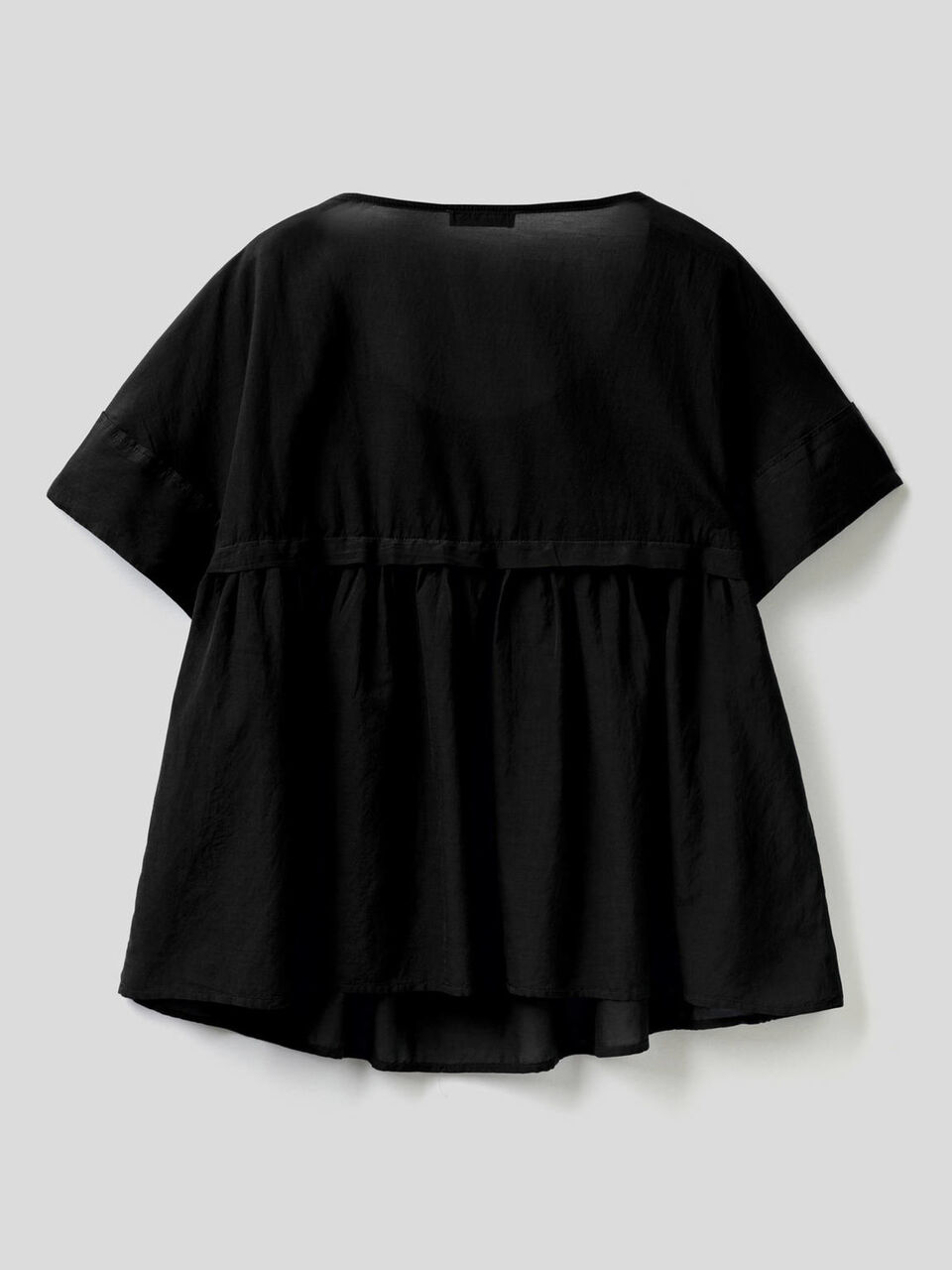 Blusa ligera con maxivolante image number 2