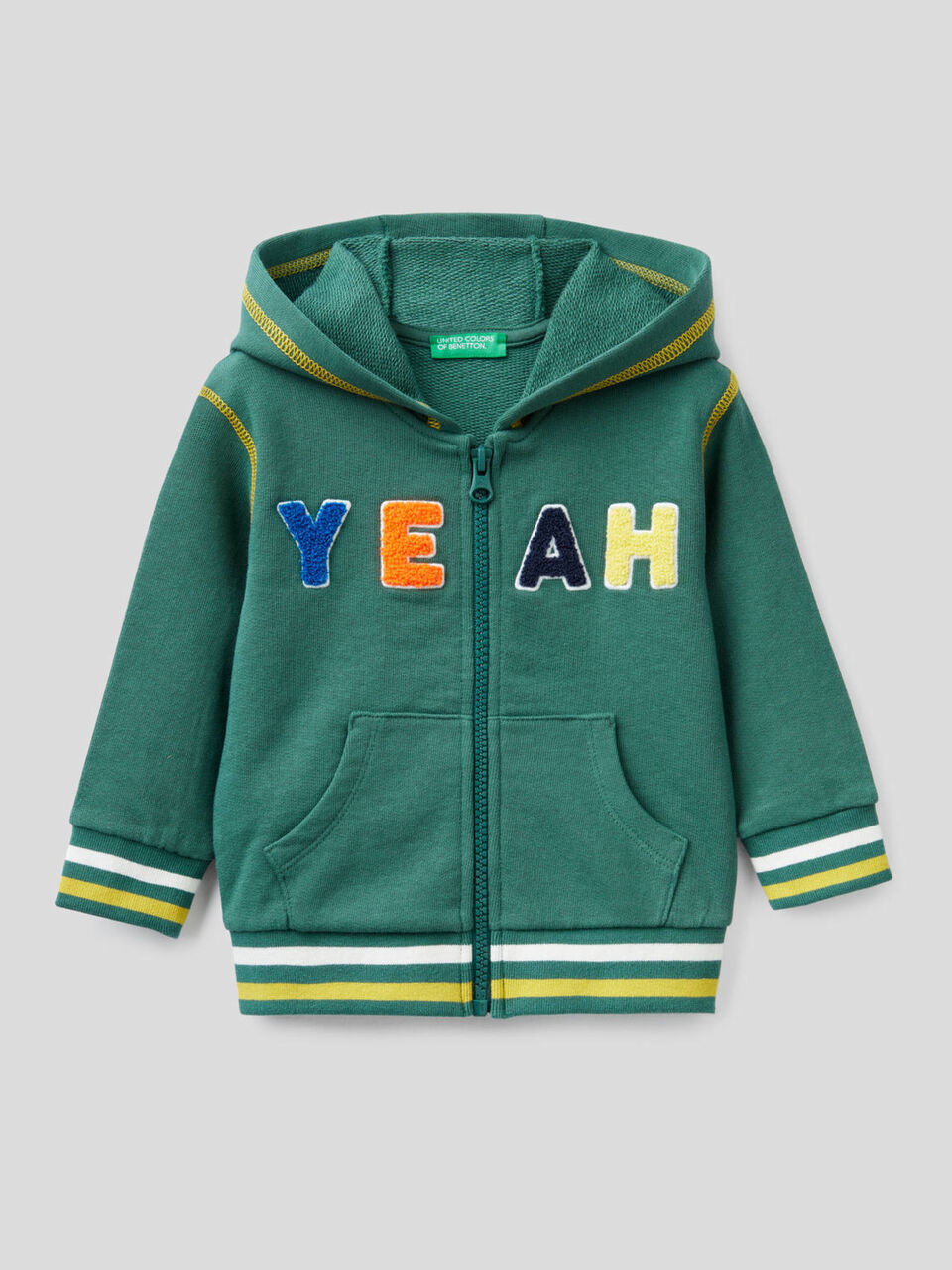 Sudadera con cremallera y capucha image number 1