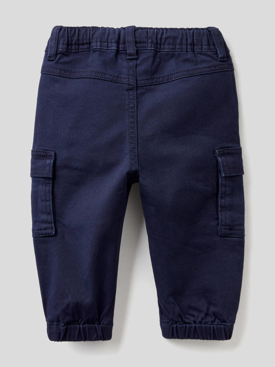 Pantalón cargo de algodón elástico image number 2