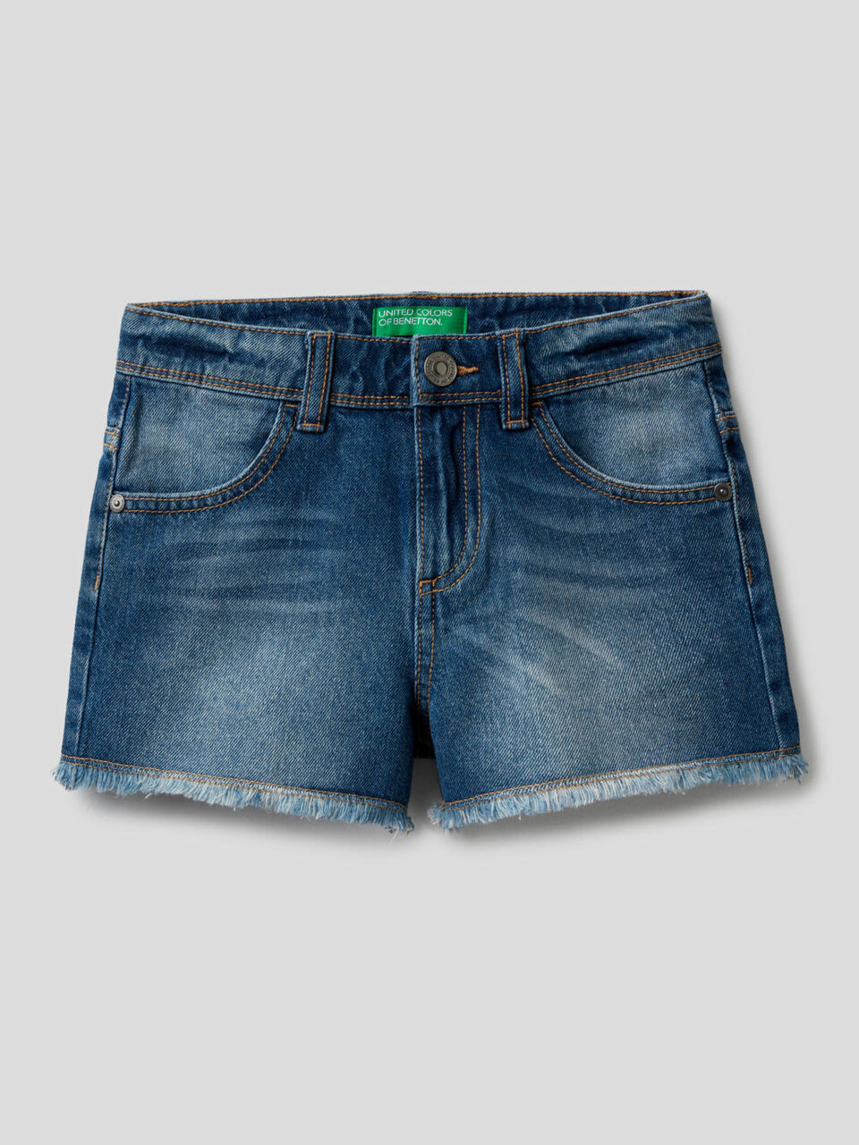 Pantalón corto en denim de 100% algodón image number null