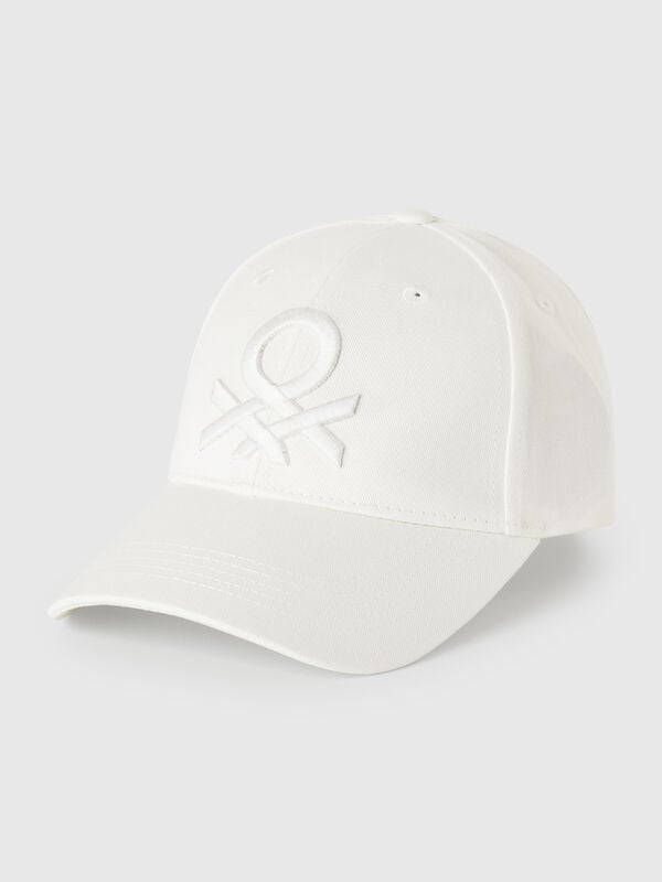 Gorra de béisbol con logo bordado. Hombre