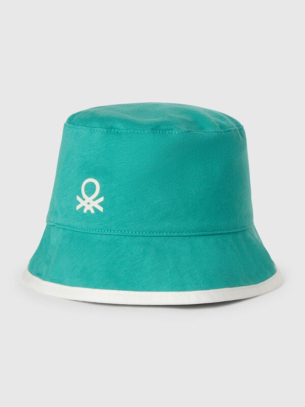 Gorro reversible con estampado tropical. Niño