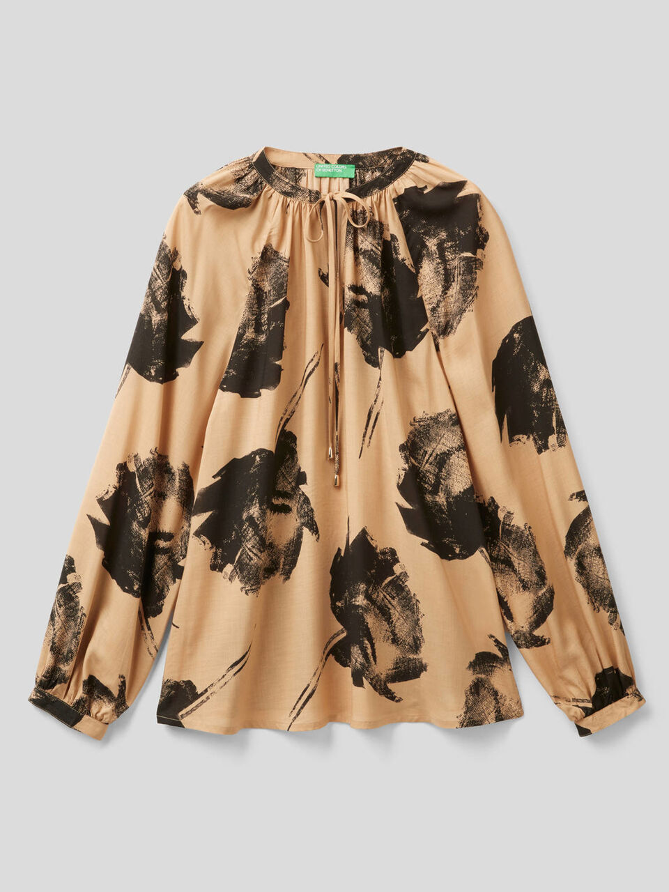 Blusa estampada image number 1