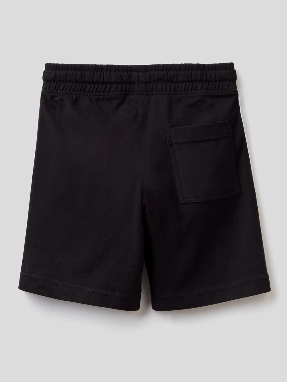 Bermudas con banda lateral image number 2