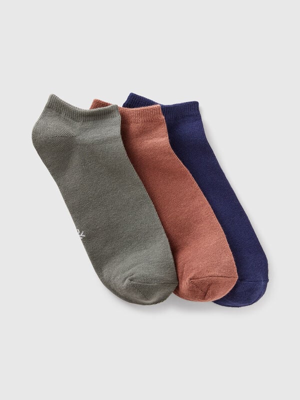 Tres pares de calcetines cortos