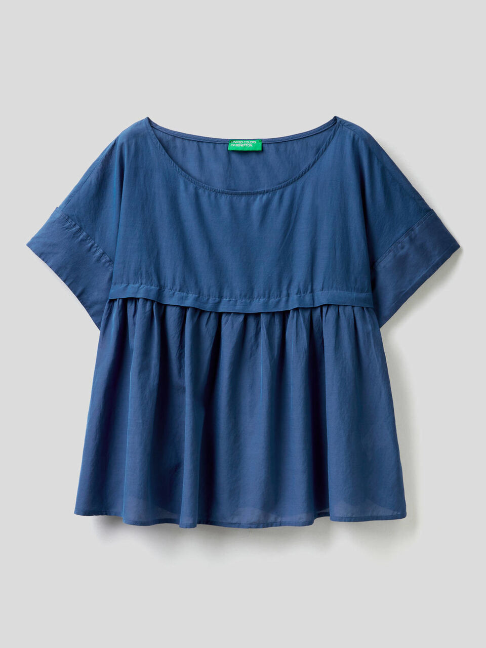 Blusa ligera con maxivolante image number 1