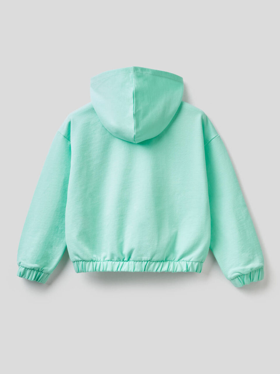 Sudadera ligera con cremallera y capucha image number 2
