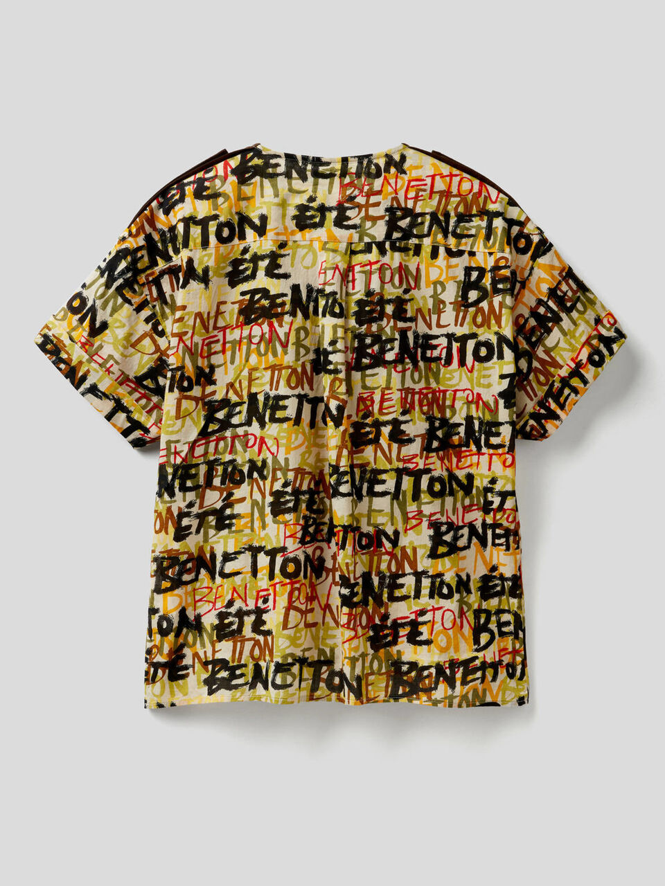 Camisa estampada con bolsillos en contraste image number 2