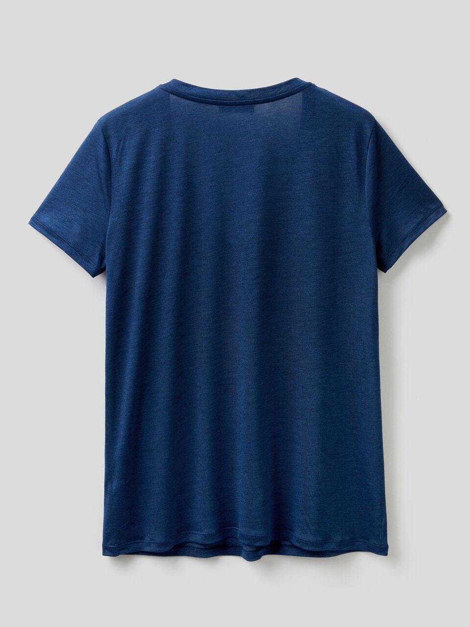 Camiseta con escote de pico image number 2