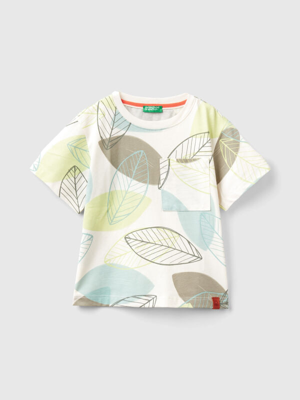 Camiseta con estampado de hojas Niño