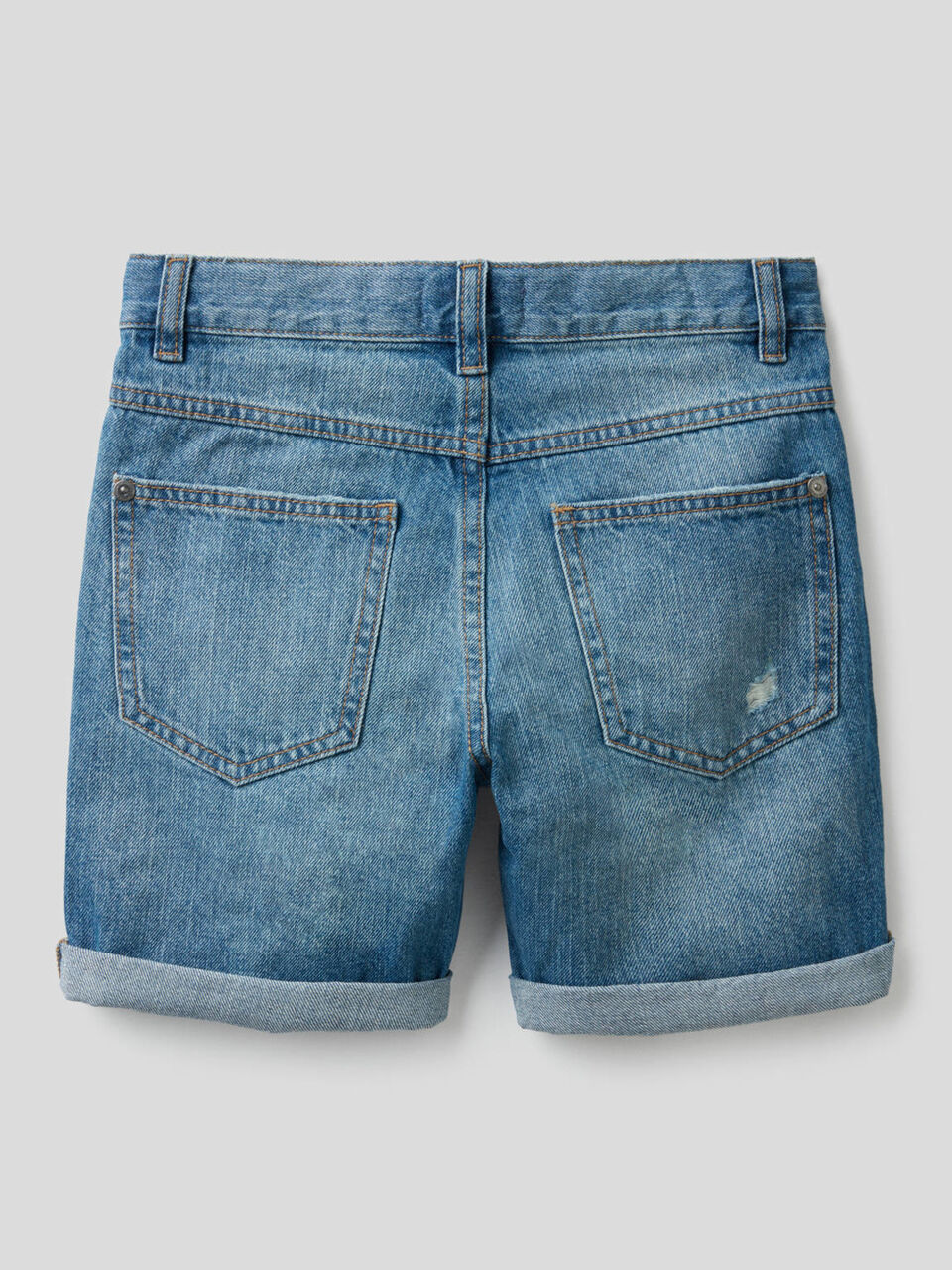 Bermudas vaqueras con aspecto desgastado image number 2