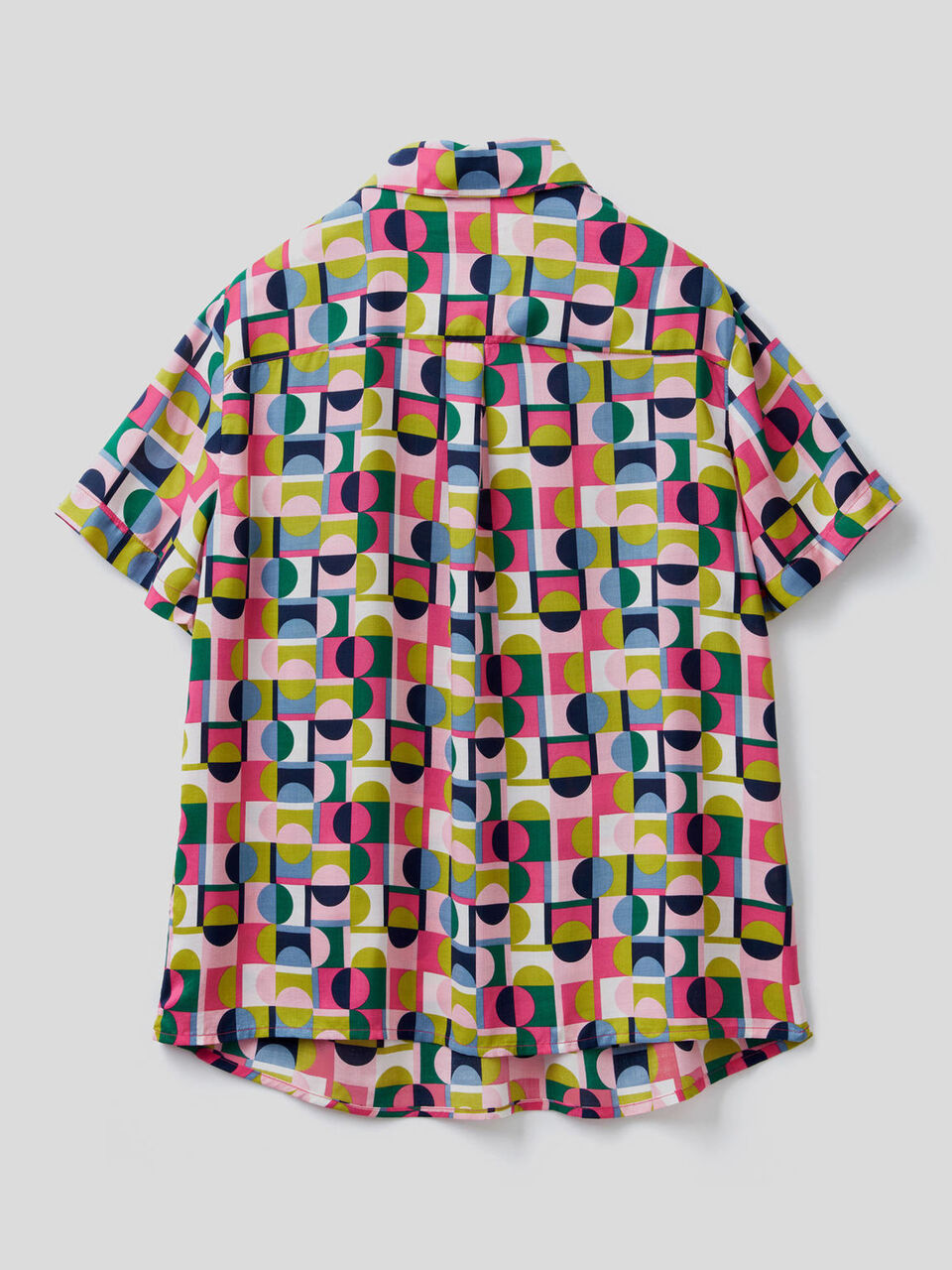 Camisa de manga corta con escote de pico image number 2