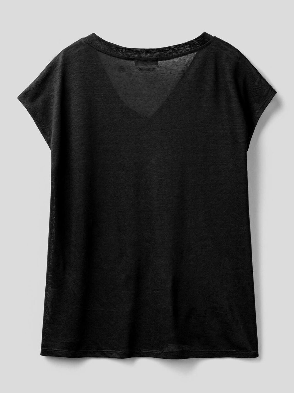 Top de 100% lino con escote de pico image number 2