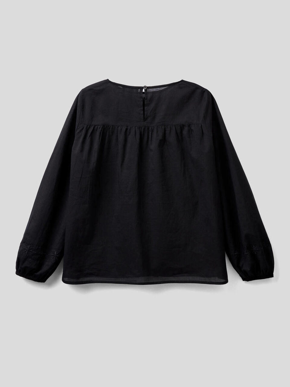 Blusa de algodón ligero con bordados image number 2