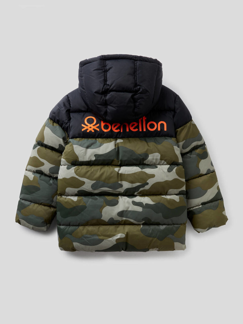 Abrigo acolchado estampado camuflaje image number 2
