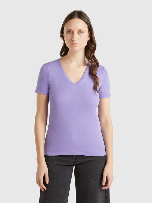 Camiseta en color bígaro de algodón puro con escote de pico Mujer