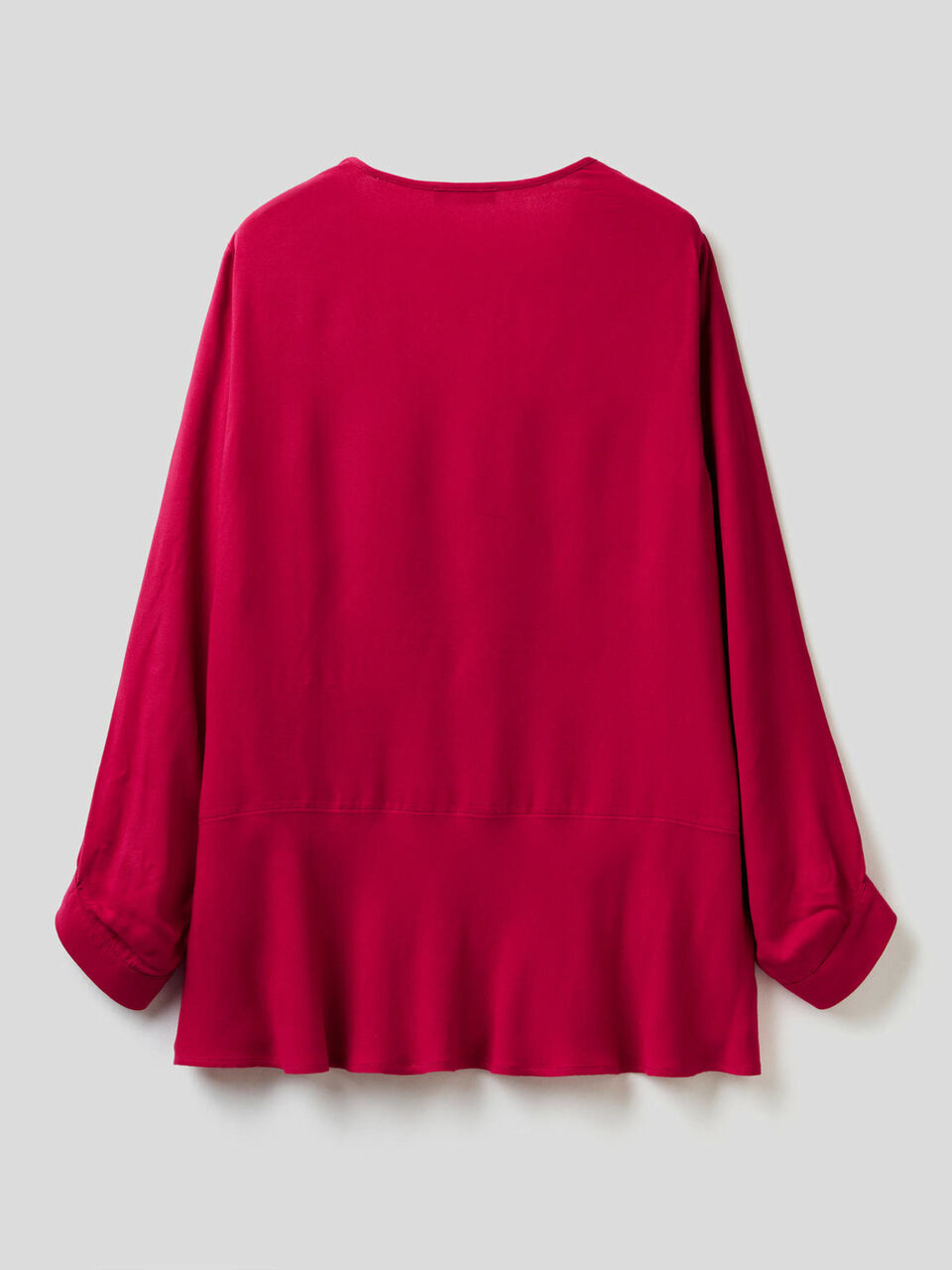 Blusa con escote de pico y volante en el bajo image number 2