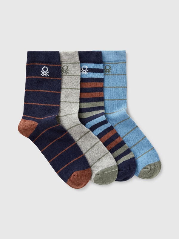 Cuatro pares de calcetines estampados. Niño