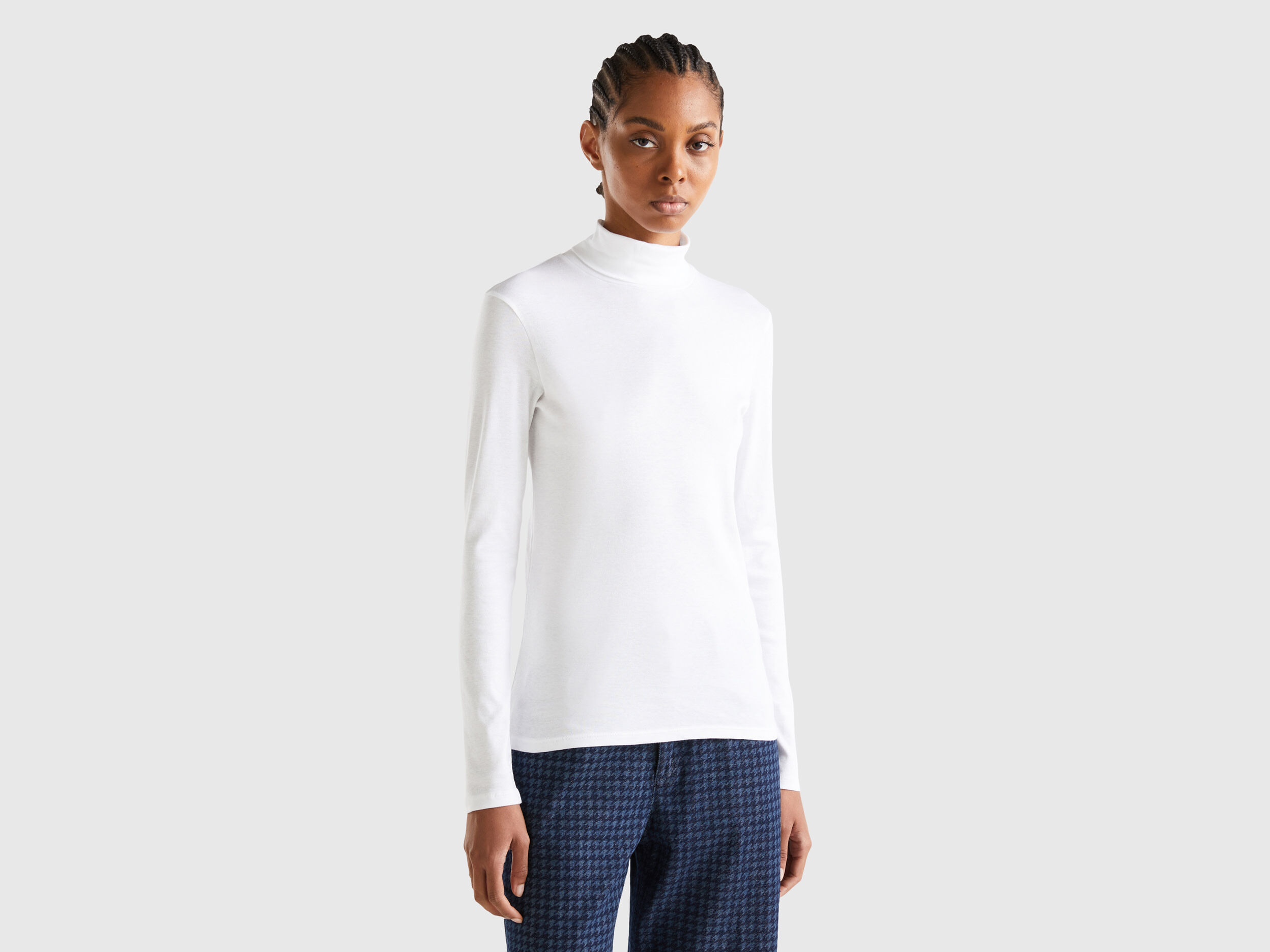 Camiseta blanca cuello alto on sale