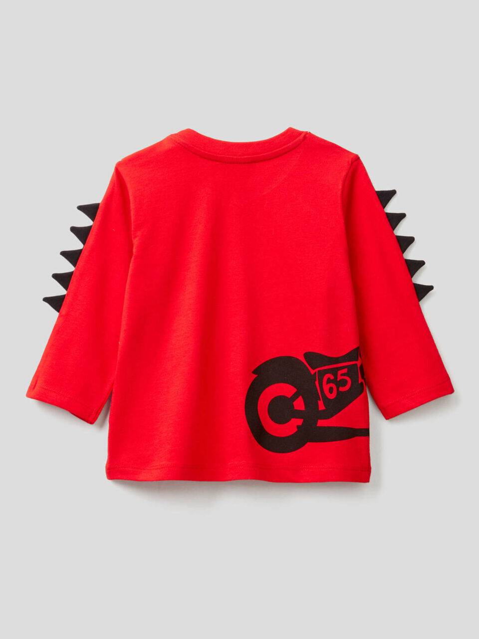 Camiseta con aplicaciones 3D image number 2