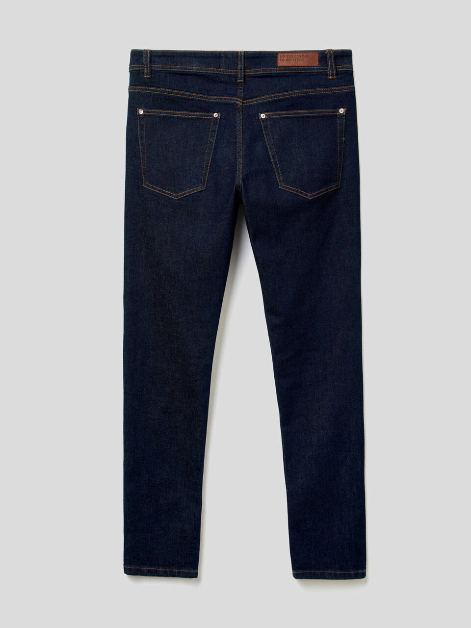 Vaqueros slim fit con cinco bolsillos image number 2