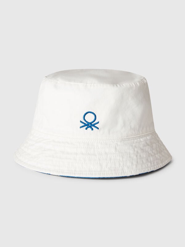 Gorro reversible estilo pescador. Niño