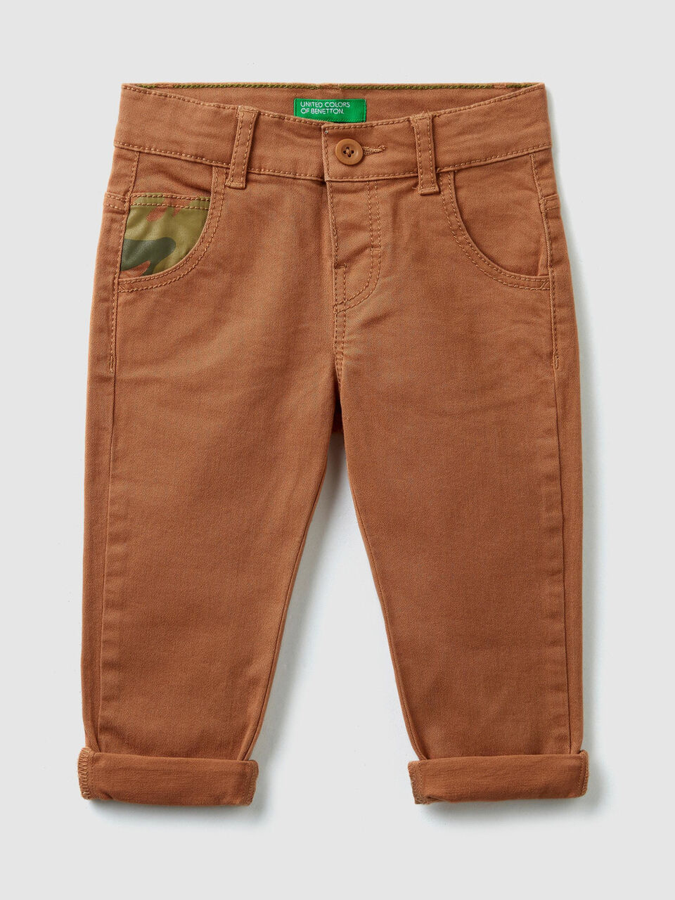 Pantalón con detalles estampados image number 1