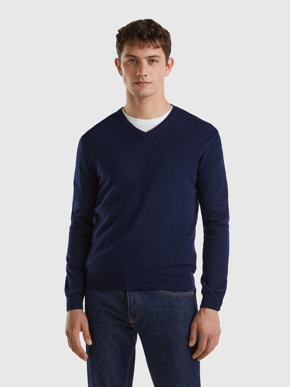 Sueter pico hombre on sale