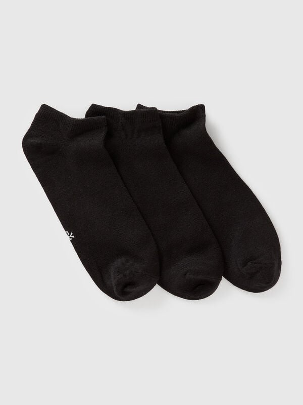 Tres pares de calcetines cortos