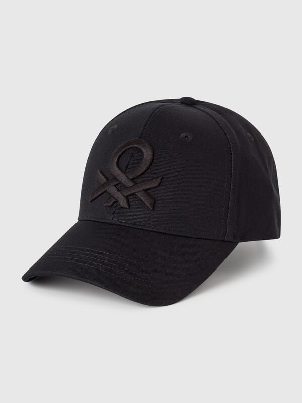 Gorra de béisbol con logo bordado. Hombre