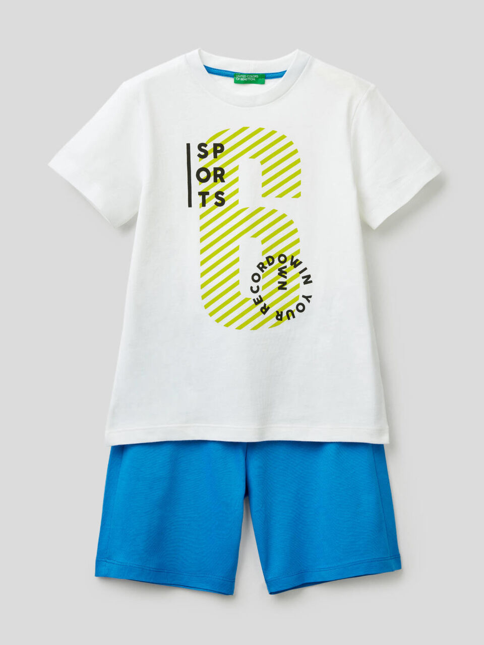 Conjunto de camiseta y bermudas image number 1