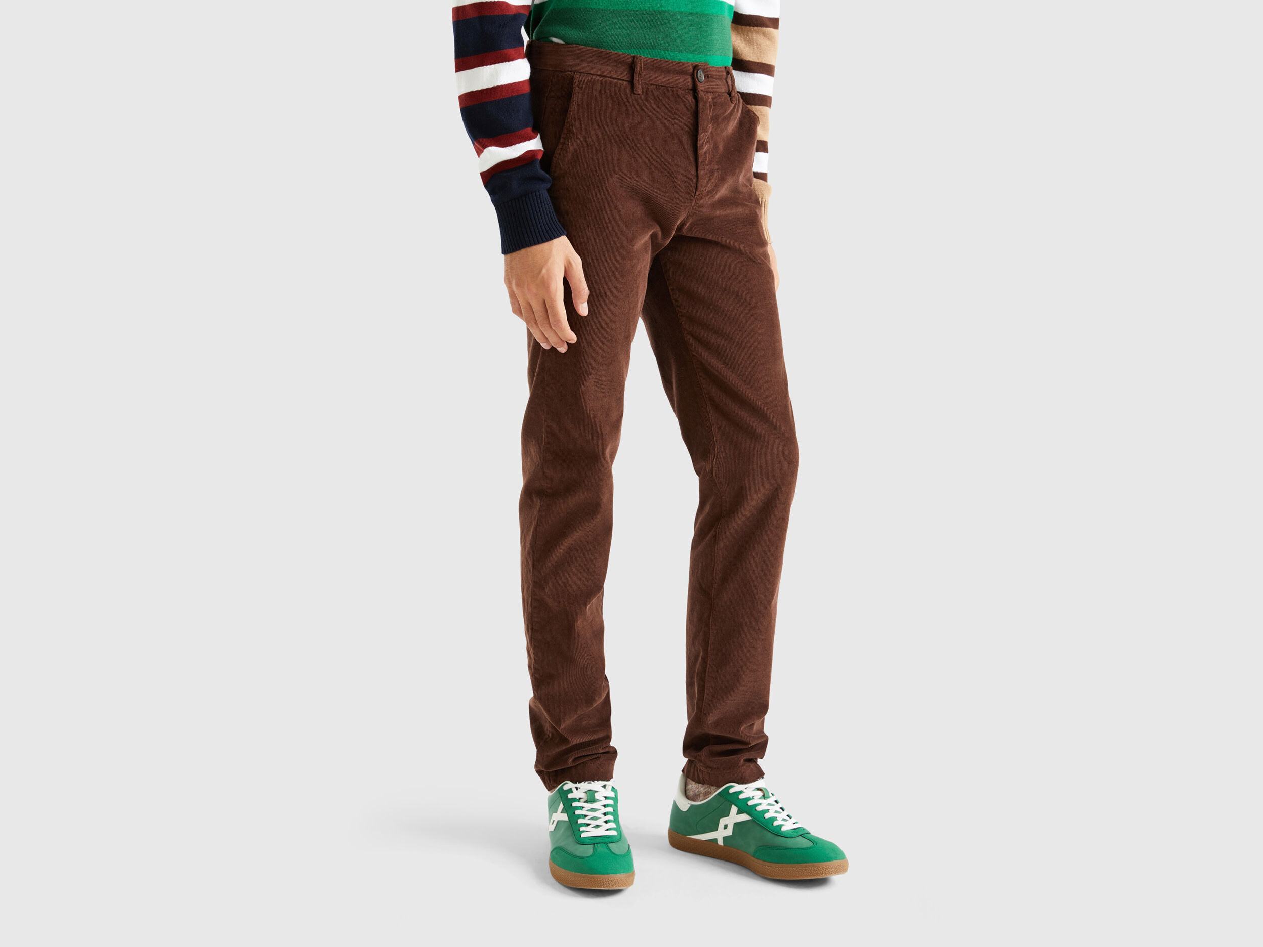 Pantalon pana hot sale marron hombre