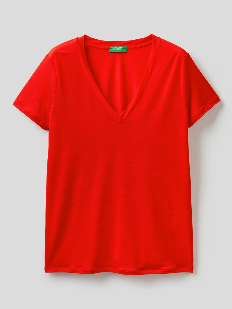 Camiseta con escote de pico image number 1