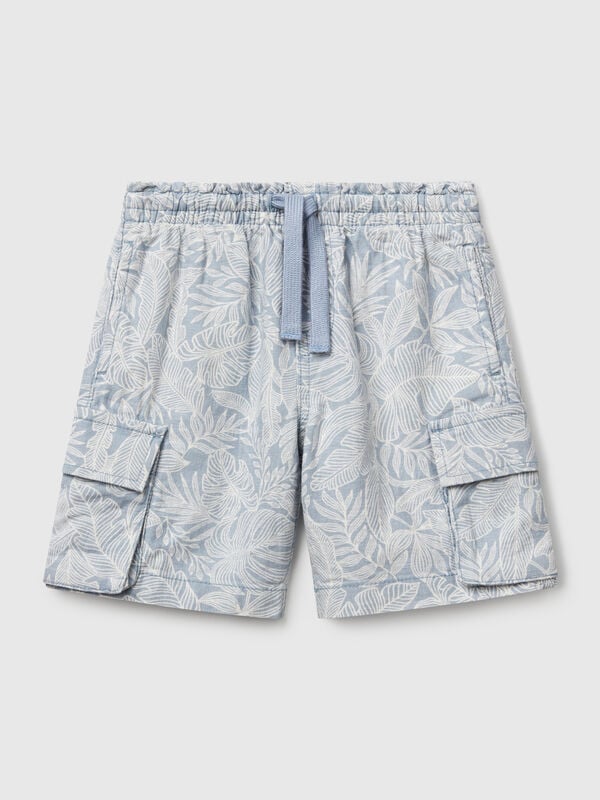 Bermudas cargo con estampado tropical Niño