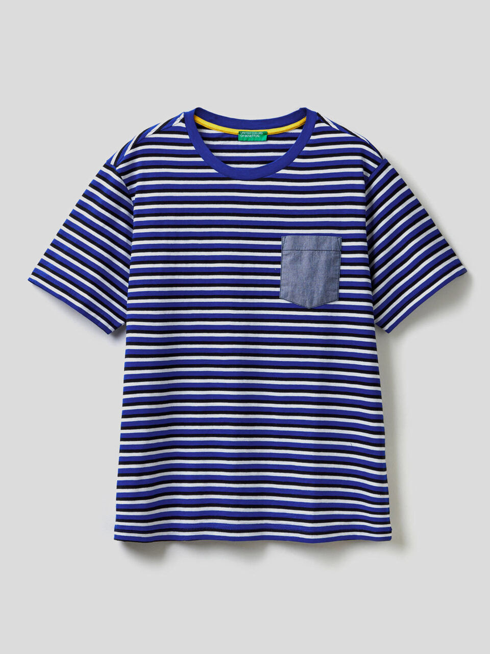 Camiseta de rayas con bolsillo en contraste image number 1
