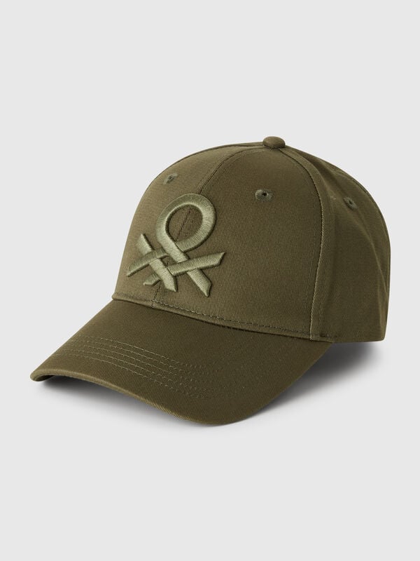 Gorra de béisbol con logo bordado. Hombre
