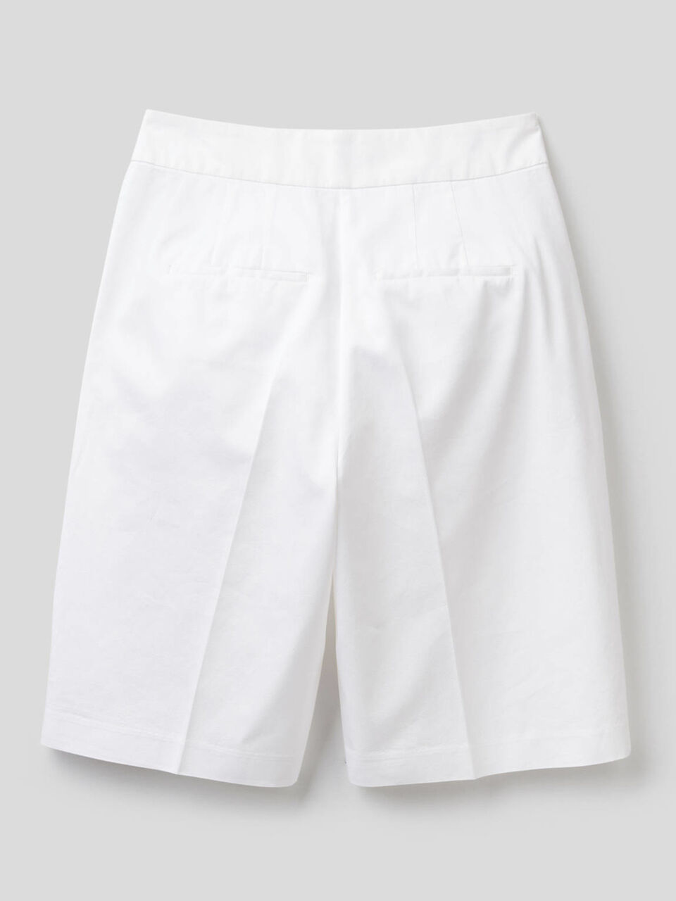 Bermudas con pinzas image number 2