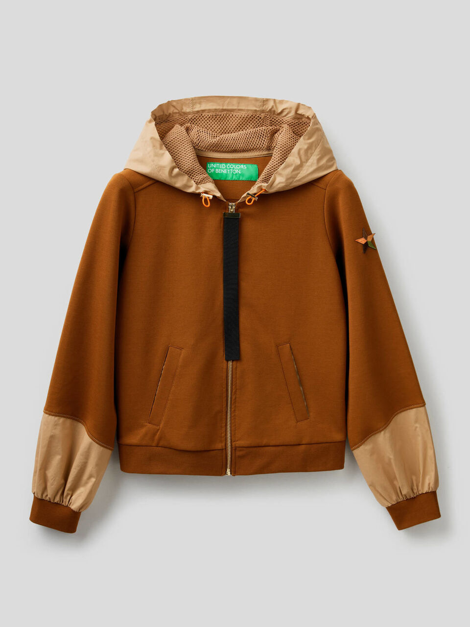Sudadera con cremallera y capucha image number 1