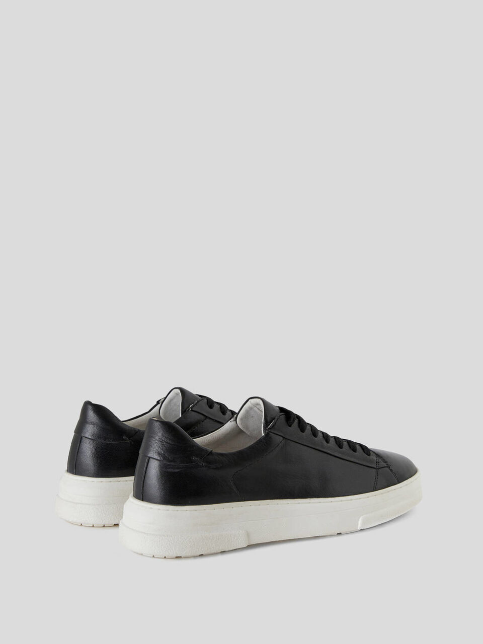 Zapatillas de piel auténtica image number 2