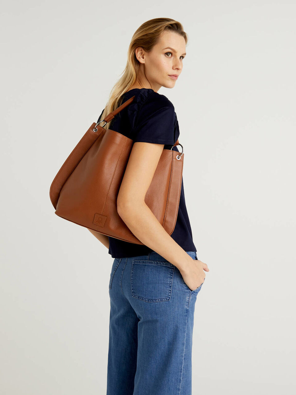 Bolso hobo de piel auténtica image number null