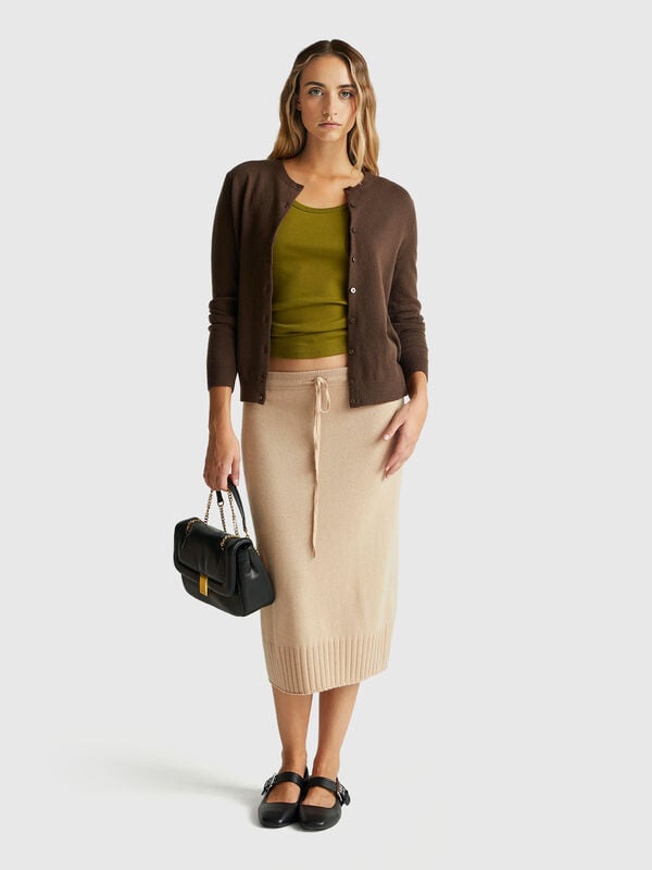 Cárdigan marrón de cuello redondo en pura lana merino Mujer