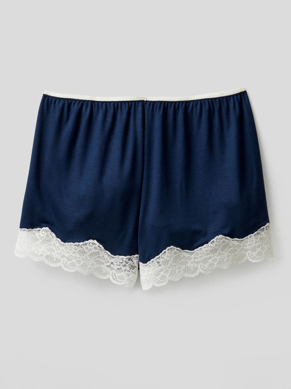 Shorts con encaje image number 2