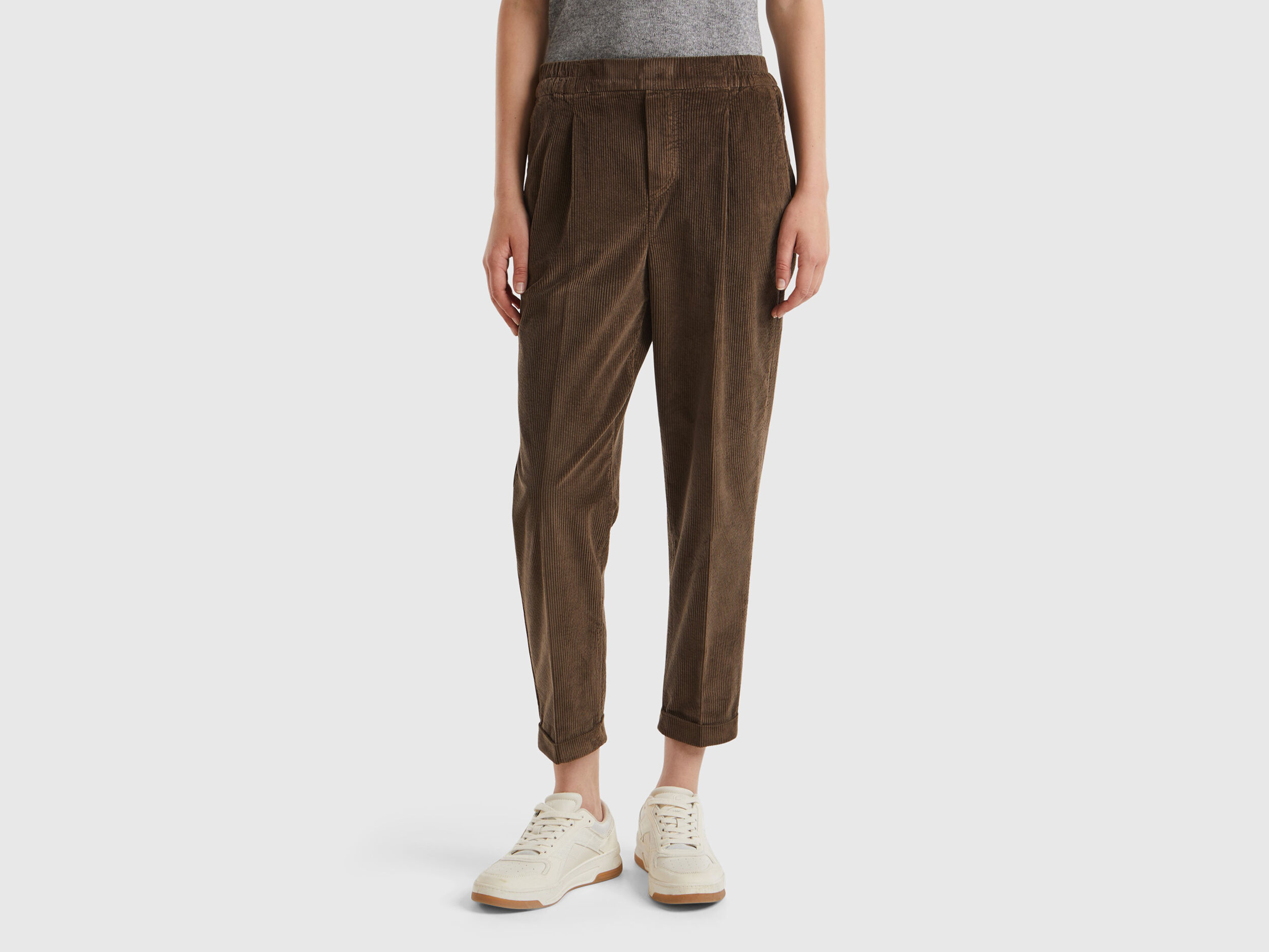 Pantalones chinos de pana con cintura elástica