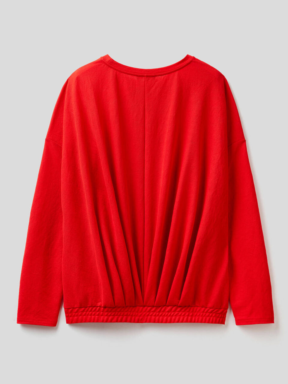 Blusa lisa con pliegues traseros image number 2