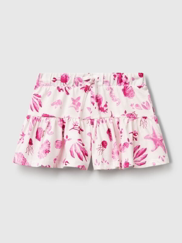 Pantalón corto blanco con conchas rosas. Niña