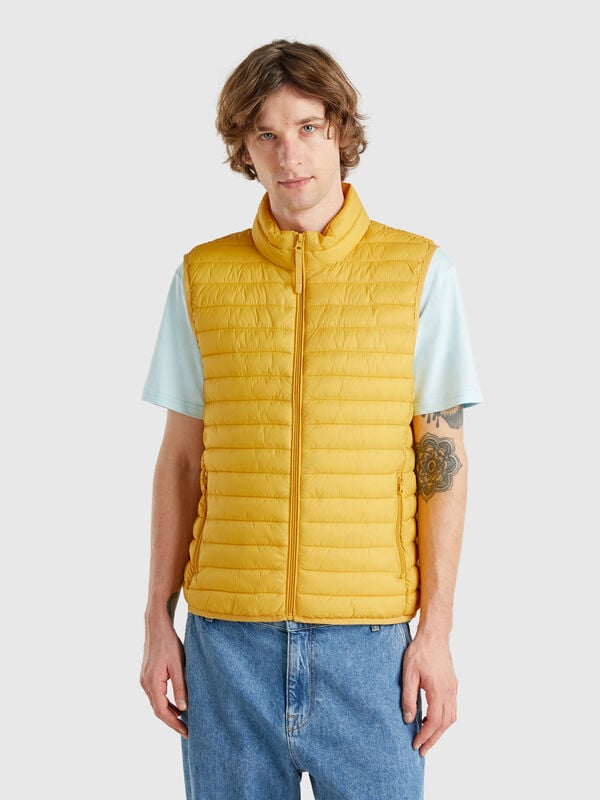 Chaqueta sin mangas de corte regular con acolchado  Hombre